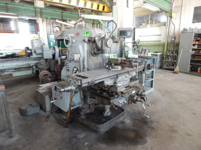 UNIVERSAL MILLING MACHINE FOR SALE IN DUBAI COMPLETE WITH ARBOR